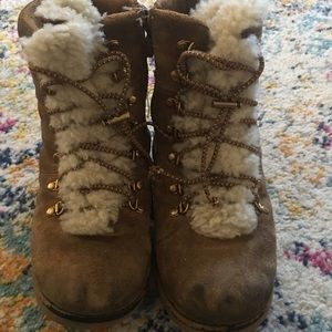 Very used Ugg boots. Selling in a bundle only